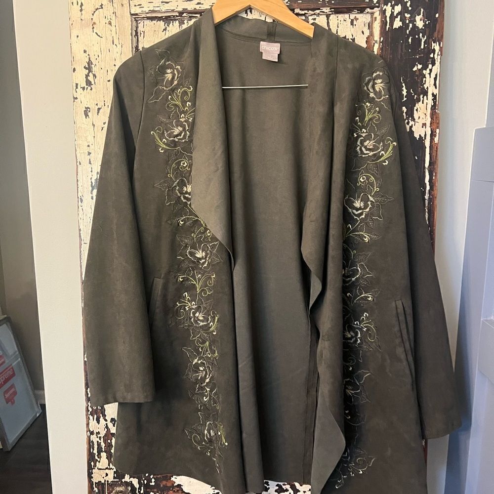 Chico’s open cardigan duster blazer jacket. Size 1. Embroidered western look.